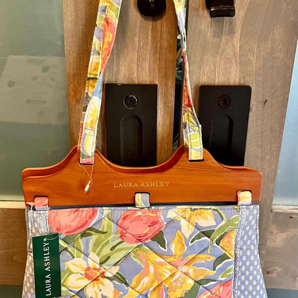 LAURA ASHLEY Quitted FLOWERS SHOULDER BAG -NWT - Picture 5 of 7